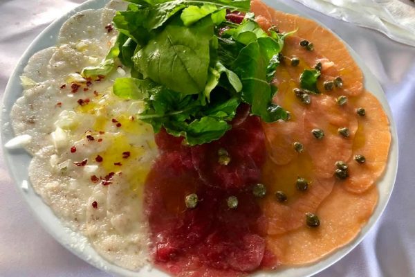 Trío del carpaccio de gambas salmón de carne